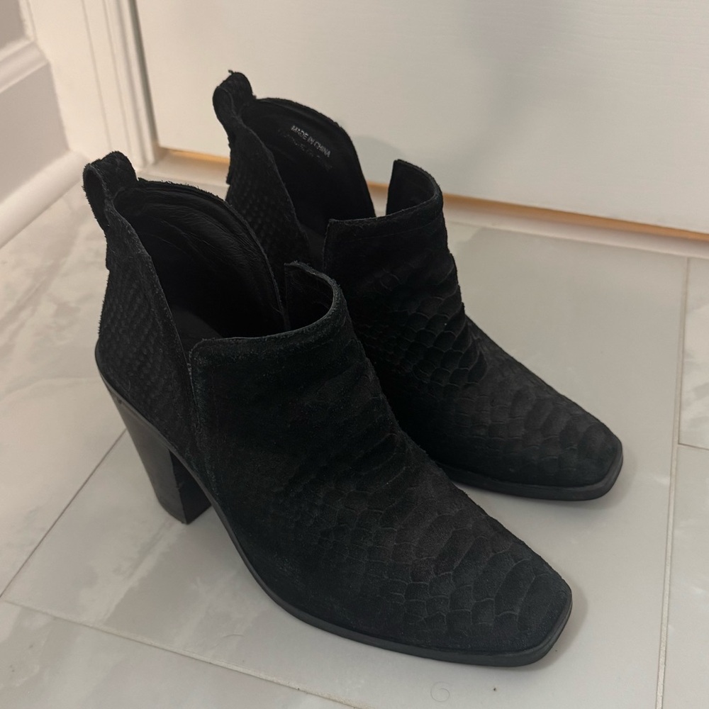 Jeffrey Campbell Size 7.5 Rosalee Black Suede Ankle Bootie Snake Print
